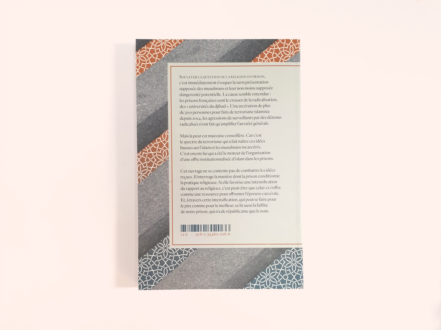 Conception graphique des couvertures de la collection Contrepartie des éditions Amsterdam. Première de couverture du titre Islam et Prison de Claire de Galembert